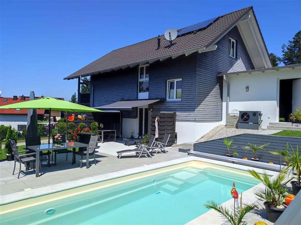 Immobilie in Rotthalmünster - Einfamilienhaus mit Pool und tollem Weitblick in Rotthalmünster  - Bild 1