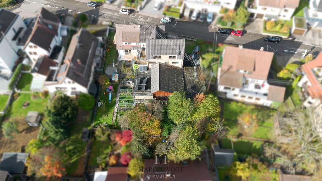 Immobilie in Filderstadt - Zweifamilienhaus mit großem Grundstück und vielseitigem Potenzial in Filderstadt-Plattenhardt - Bild 3