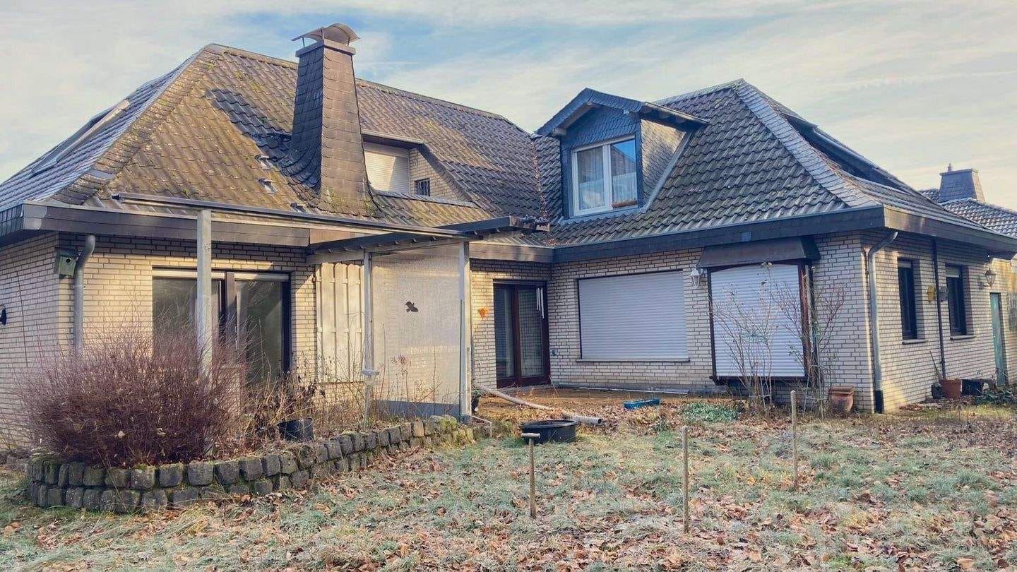 Immobilie in Geilenkirchen - PREISSENKUNG - Interessantes Einfamilienhaus mit Einliegerwohnung in Geilenkirchen-Lindern - Bild 2