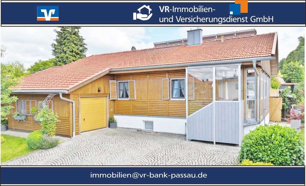 Immobilie in Hinterschmiding - "Für Menschen, die das Besondere lieben"
Liebevolles Unikat mit 2 Garagen, großzügigem Grundstück u - Bild 0