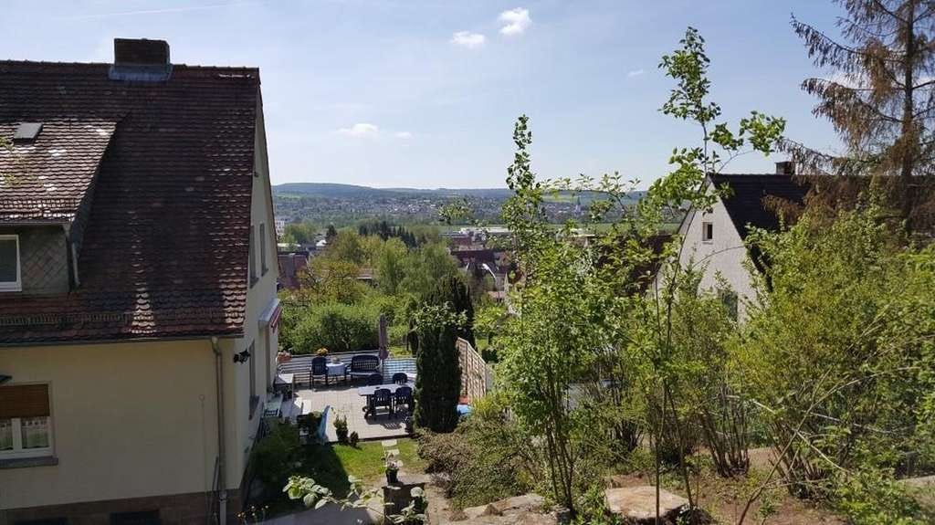 Immobilie in Bad Neustadt an der Saale - Zweifamilienhaus mit unverbaubarem Blick auf das Saaletal - Bild 2