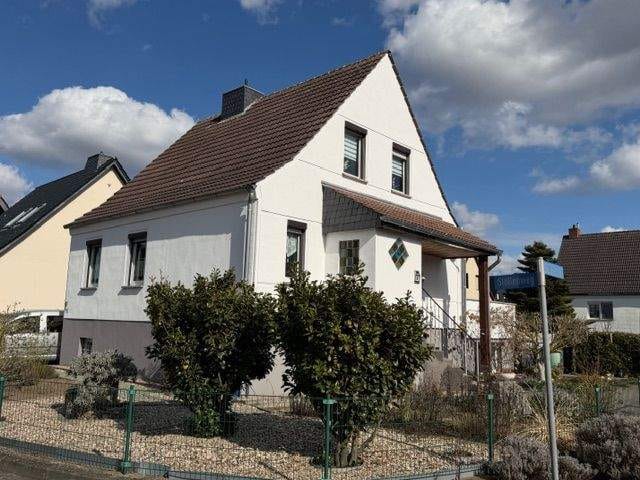 Immobilie in Wolmirstedt - Familienfreundliches Haus mit Terrasse in Wolmirstedt - Bild 0