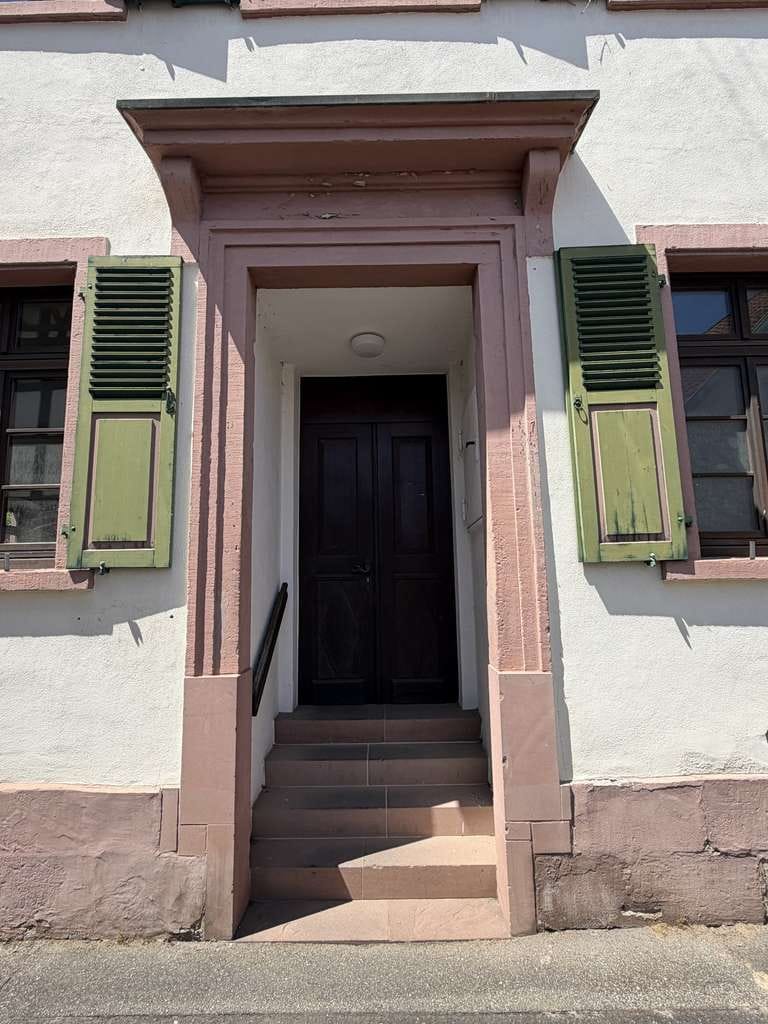 Immobilie in Schweigen-Rechtenbach - Ehemaliges Schulhaus mit Innenhof und Nebengebäuden-klassizistischer Baustil mit Denkmalschutz - Bild 3