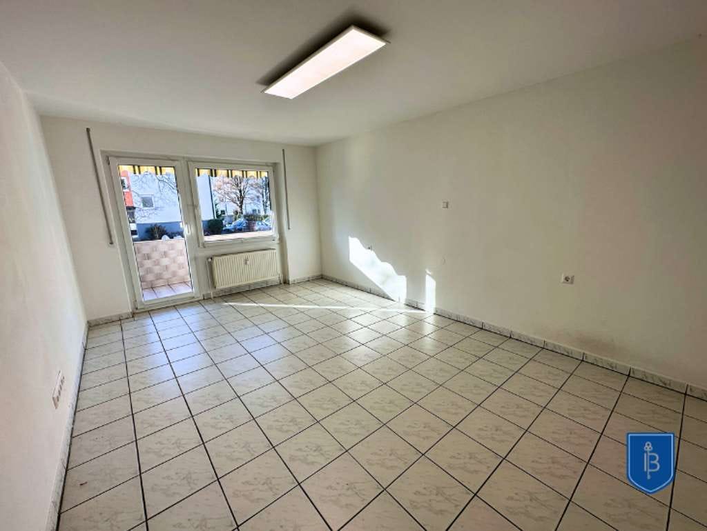 Immobilie in Metzingen - Attraktive Hochparterre-Wohnung mit Balkon und Garage - Bild 3