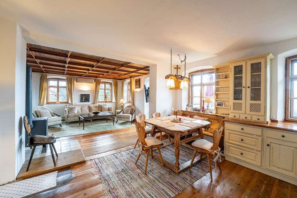 Immobilie in Riedering - Der Summerer-Hof: Historischer Itakerhof mit Berg- und Seeblick im Chiemgau - Bild 2