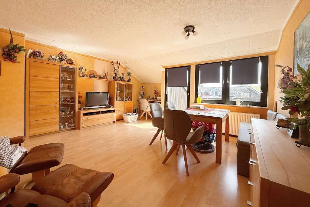 Immobilie in Bocholt - Dachgeschosswohnung mit großer Süd-Loggia in ruhiger Wohnlage in Stenern - Bild 1