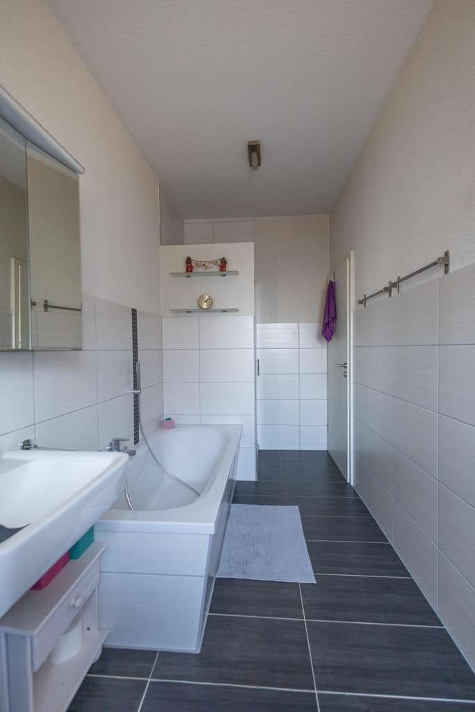 Immobilie in Seesen - Kapitalanlage mit sofortigen Einnahmen - Modernisiertes Zweifamilienhaus inkl. Garage und Stellplätzen - Bild 4