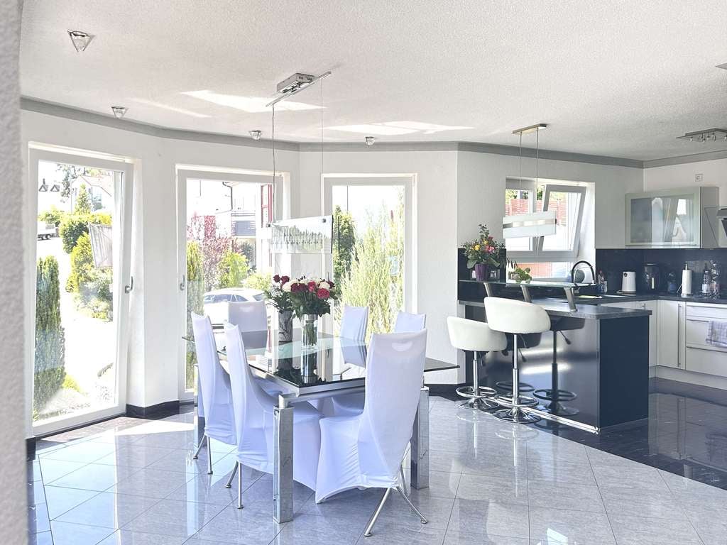 Immobilie in Grafenau - +++EINFAM.- HAUS MIT EINLIEGERWOHNUNG+++TOP ARCHITEKTUR + AUFTEILUNG + AUSSTATTUNG+++FREI+++ETC.+++ - Bild 2