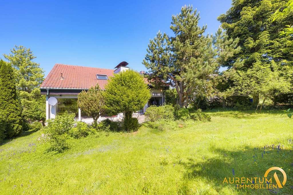 Immobilie in Lappersdorf - Stilvolles Einfamilienhaus mit großem Garten und exklusivem Wellnessbereich - Bild 1