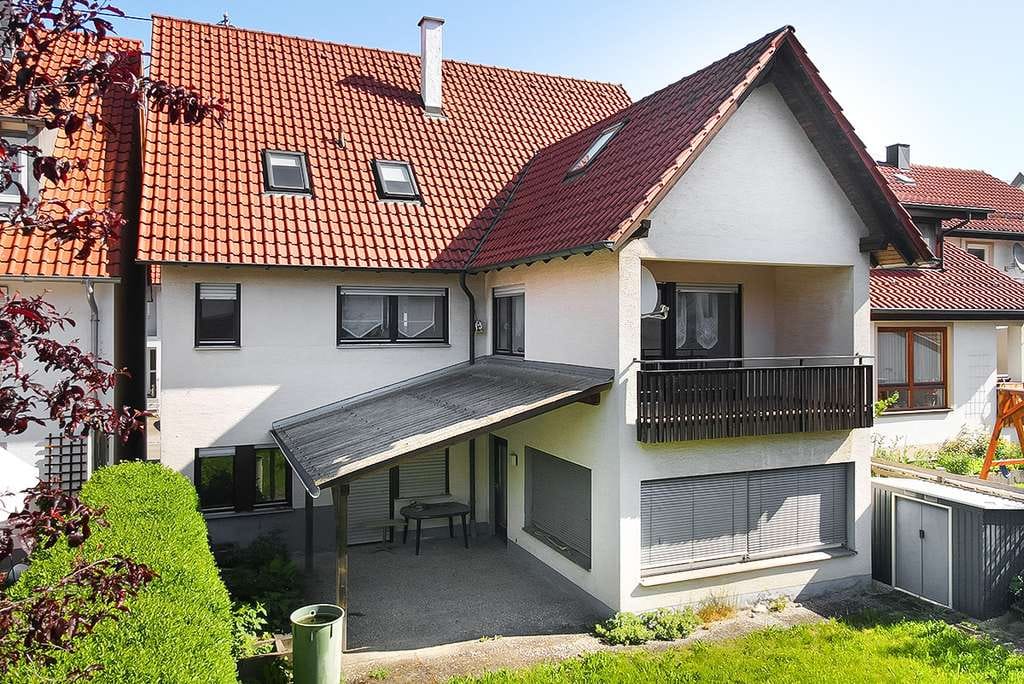 Immobilie in Trochtelfingen - Ideal für Eigennutzer oder Investoren, Zweifamilienhaus mit Gewerbeeinheit und Garten - Bild 0
