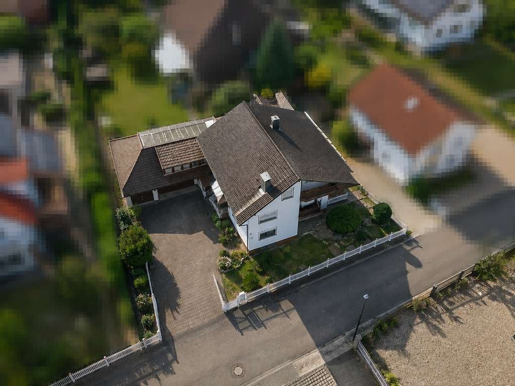 Immobilie in Achern - Attraktives Mehrfamilienhaus mit 4 Wohnungen und idyllischem Garten in ruhiger, begehrter Lage. - Bild 2