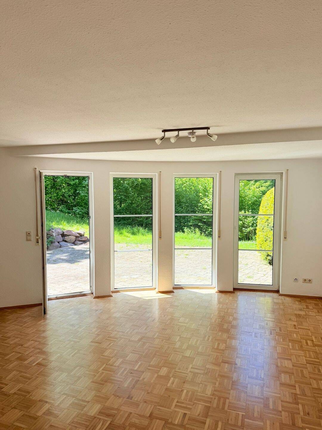 Immobilie in Unterkirnach - Zwei Zimmer, zwei Bäder und eine große Terrasse in sonniger Lage - Bild 4