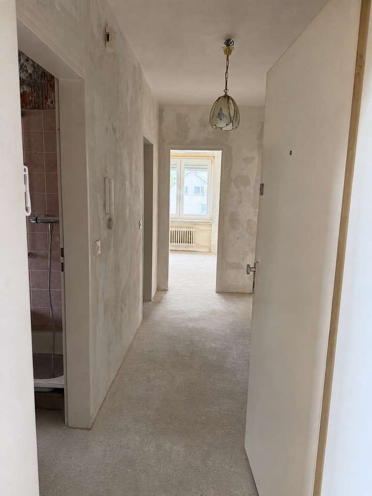 Immobilie in Bad Pyrmont - ***Entkernte, helle 2-Zimmer Wohnung im Rohbauzustand in Toplage, Südbalkon und perfekter Schnitt*** - Bild 2