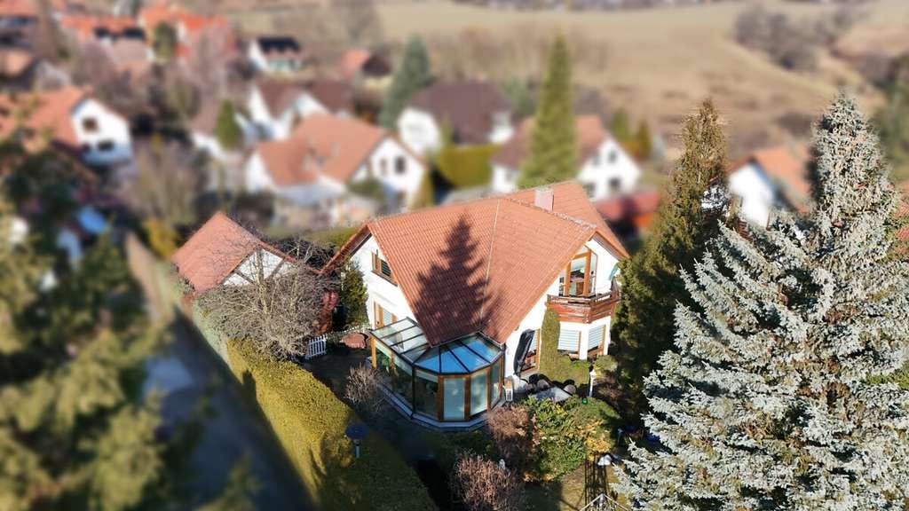 Immobilie in Bannewitz - Ein idealer Platz für Ihre Familie!
Gemütliches Einfamilienhaus in ruhiger Lage mit großem Garten! - Bild 0