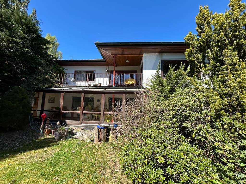 Immobilie in Neustadt an der Waldnaab - Großzügiges Wohnhaus mit traumhaften Garten und Wintergarten  in Neustadt a.d. Waldnaab - Bild 0
