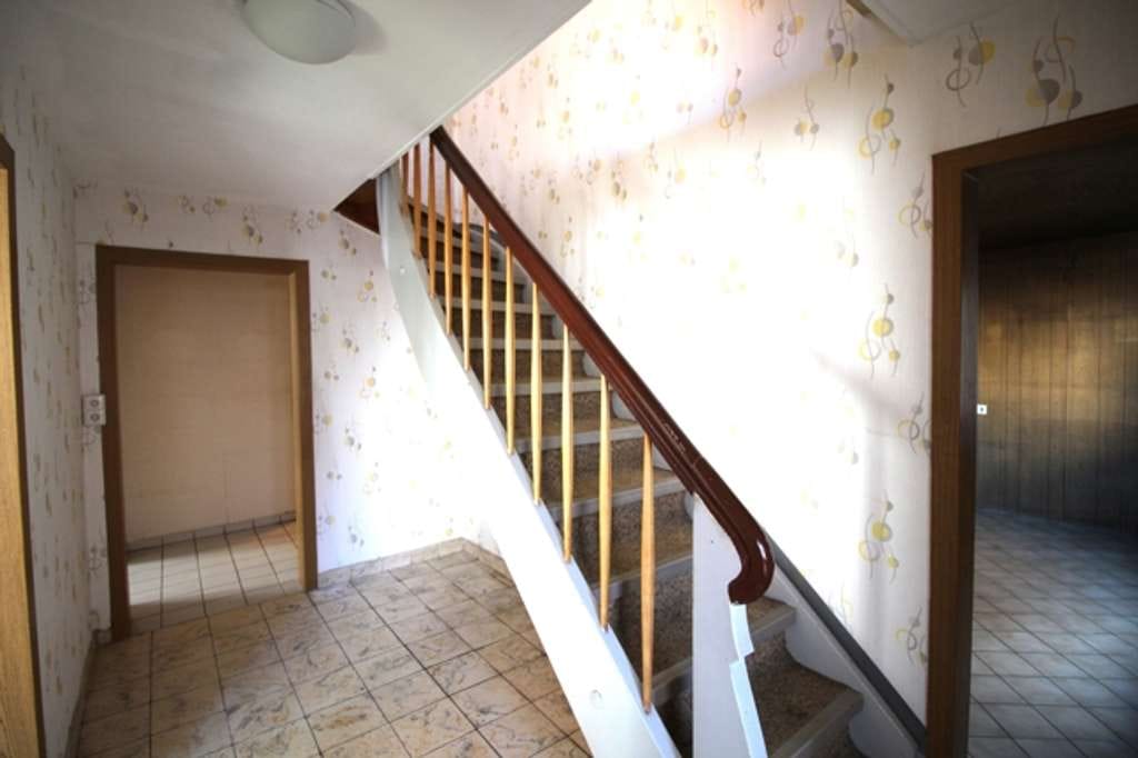 Immobilie in Burladingen - Wohnen mitten im Dorf - Einfamilienhaus mit Garten und großer Scheune - - Bild 3