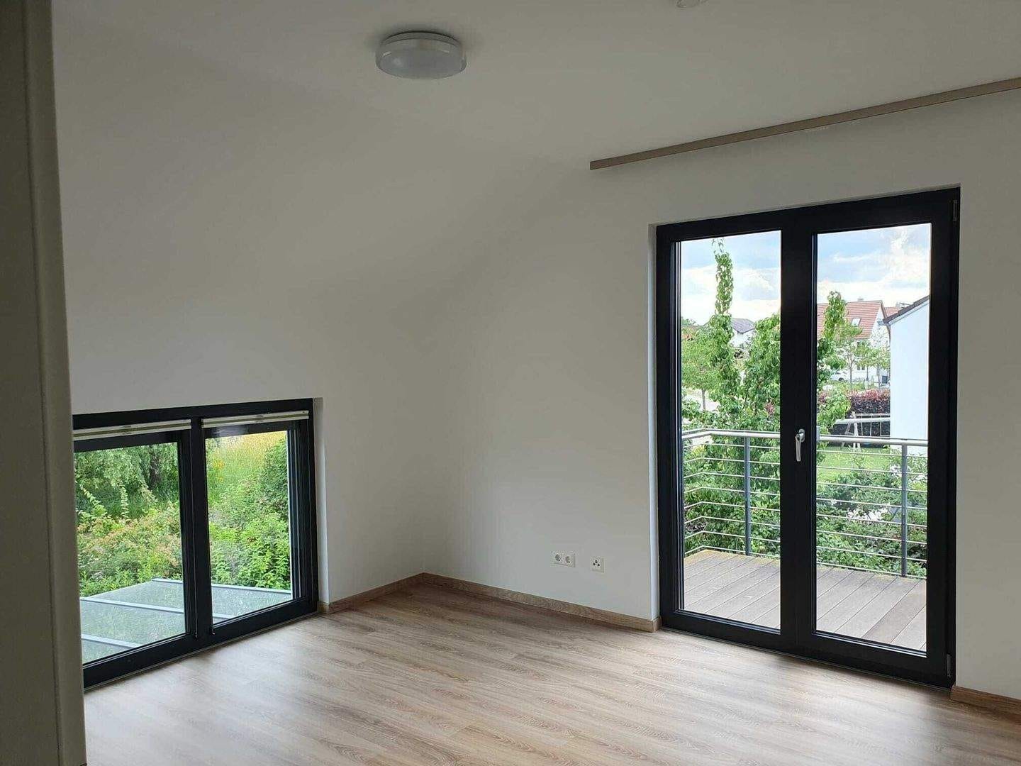 Immobilie in Vierkirchen - Freistehendes Familienhaus Deluxe mit Kamin, Sauna, Garten und Balkon (Erbpacht) - Bild 4