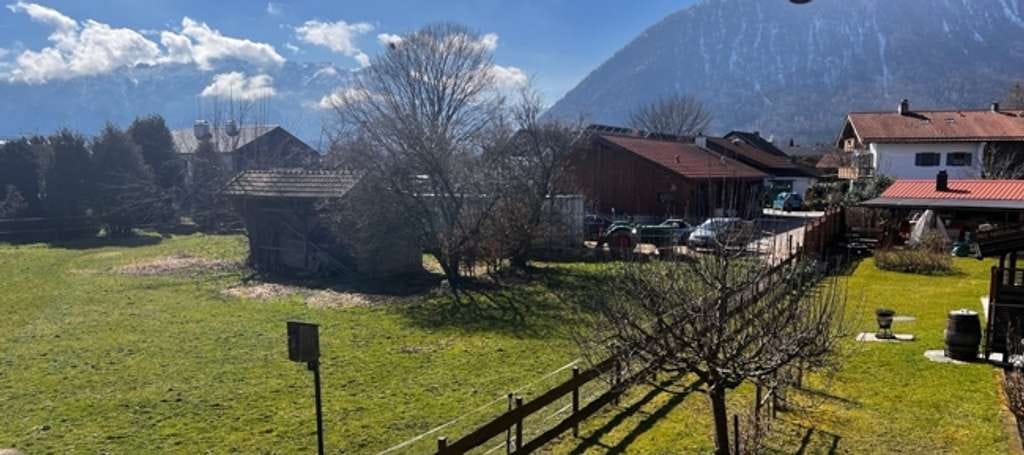 Immobilie in Piding - Attraktives Ein-Zweifamilienhaus mit Einliegerappartement in ruhiger und sonniger Dorflage von Piding mit herrlichem Bergblick! - Bild 0
