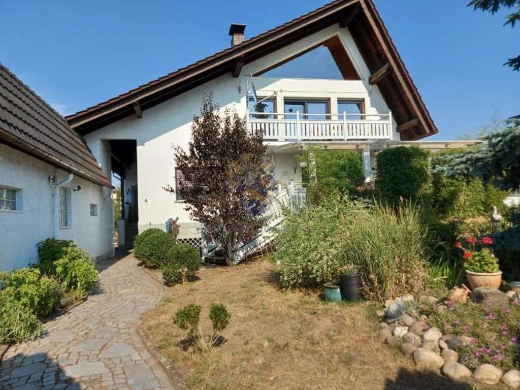 Immobilie in Erlensee - ERLENSEE: Wohnhaus mit 2 Wohneinheiten und vielen Modernisierungen, Kamin, Doppelgarage und Carport! - Bild 3