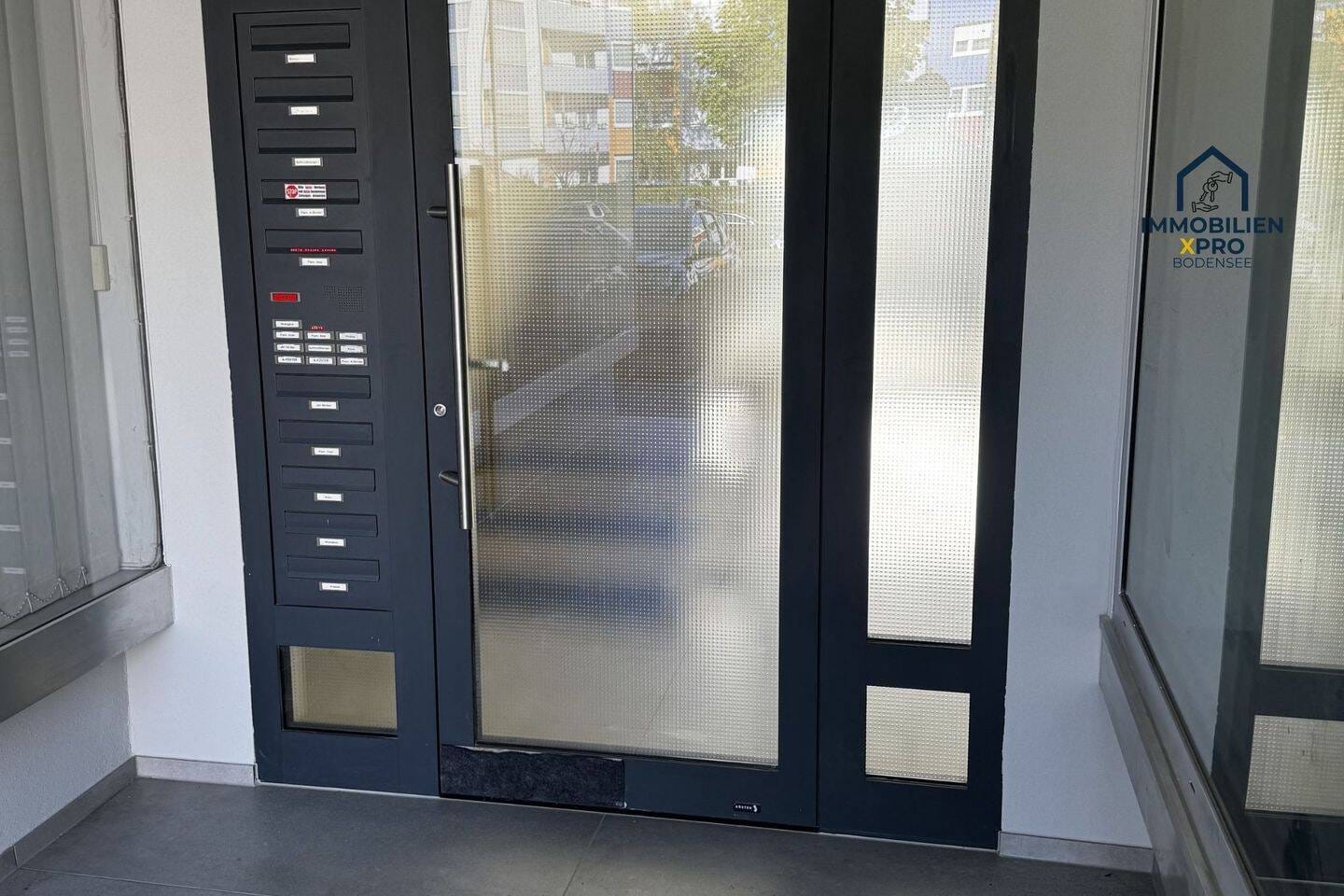 Immobilie in Singen (Hohentwiel) - 2-Zimmer-DG-Wohnung mit Garage & Hohentwielblick/Singen - Bild 0