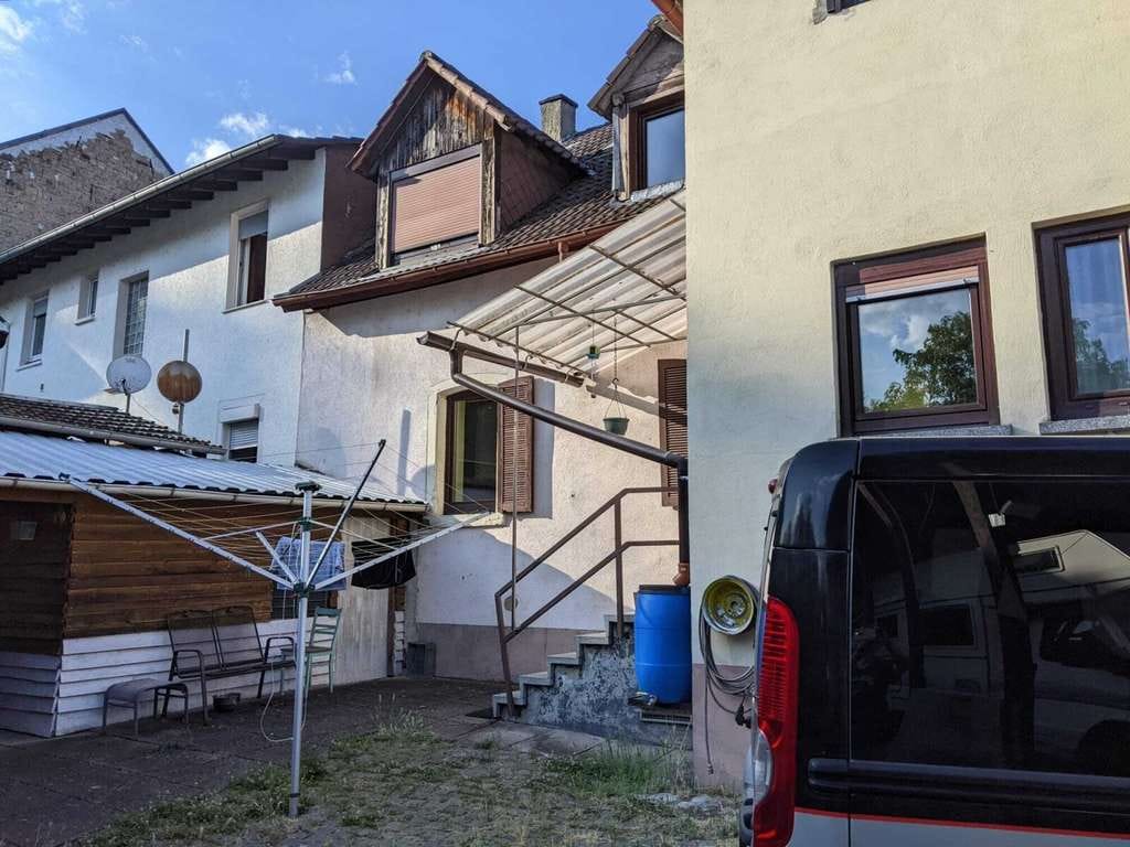 Immobilie in Buborn - Zweifamilienhaus mit schönem angelegten Grundstück - Bild 2