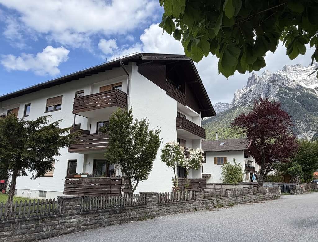 Immobilie in Mittenwald - 2-Zimmer-Wohnung mit Balkon & Bergblick -  Renoviert, bezugsbereit als Hauptwohnsitz, Feriendomizil  - Bild 0