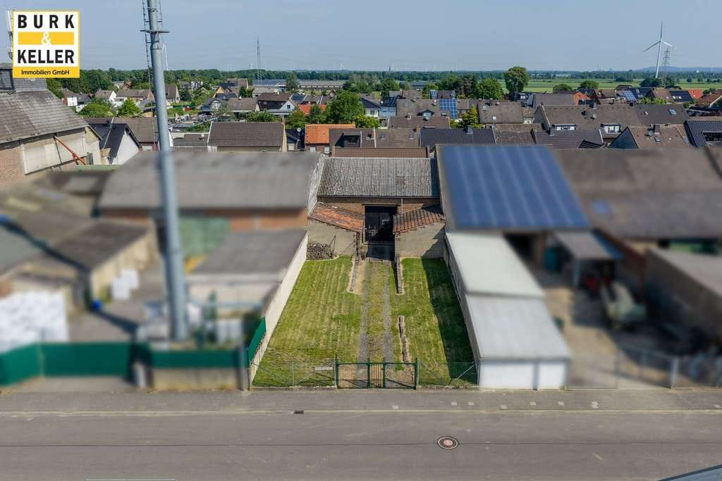 Immobilie in Elsdorf - Historisch gewachsenes Hofanwesen: Wohnhaus, Scheune, Gewerbehalle und großzügige Flächenreserven - Bild 1