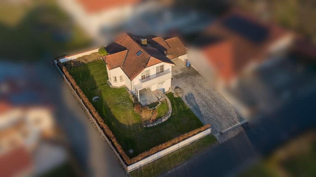 Immobilie in Windorf - Großzügiges, gepflegtes Einfamilienhaus – sofort bezugsbereit & provisionsfrei - Bild 2