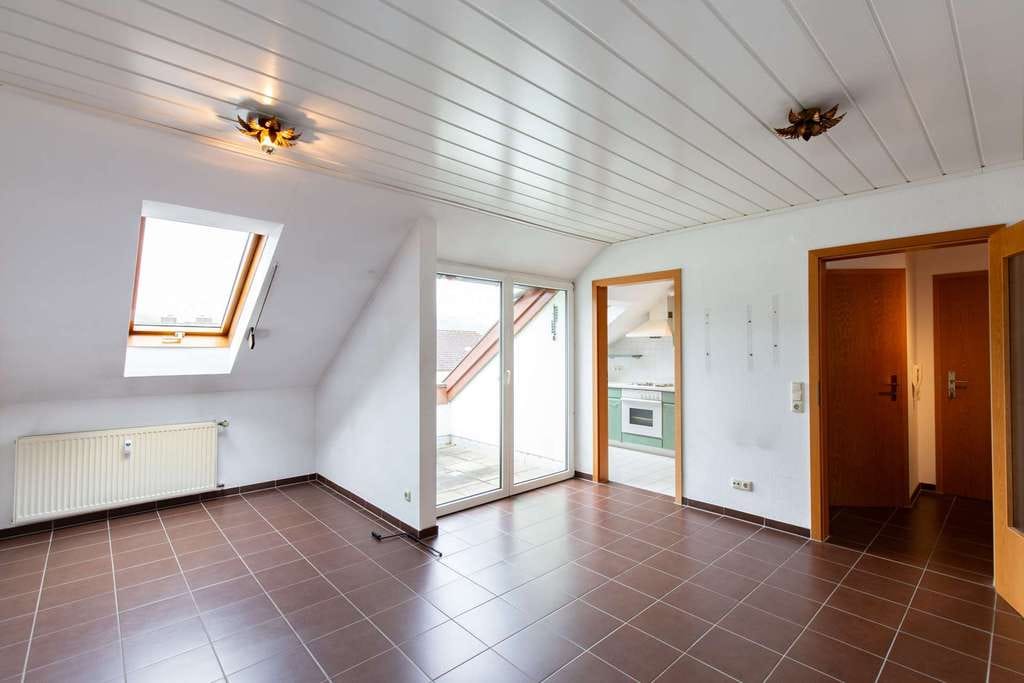 Immobilie in Miltenberg - Ruhig wohnen & sofort einziehen – DG-Wohnung mit Loggia & TG-Stellplatz in Miltenberg - Bild 0