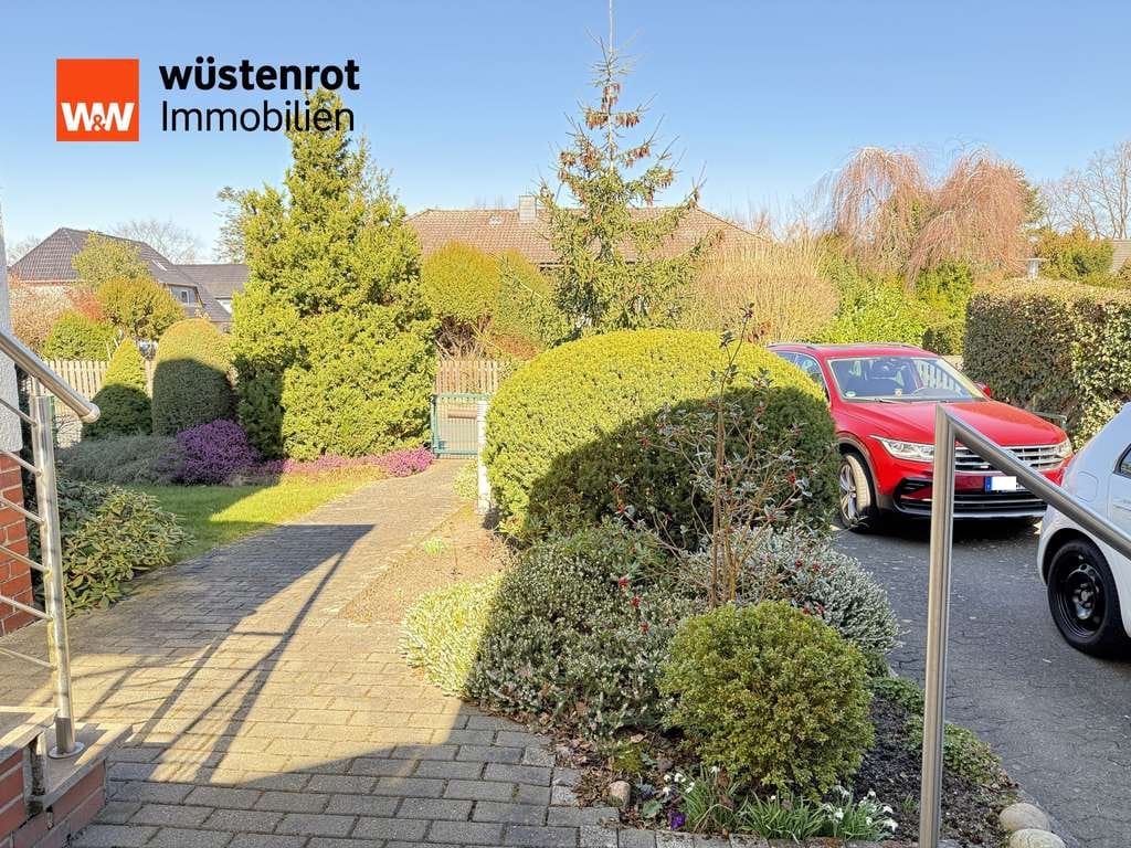 Immobilie in Meine - Schönen großes Eckgrundstück mit sanierunsbedürftigem 2-Fam.-Hs. u. 2 Garagen - Bild 0