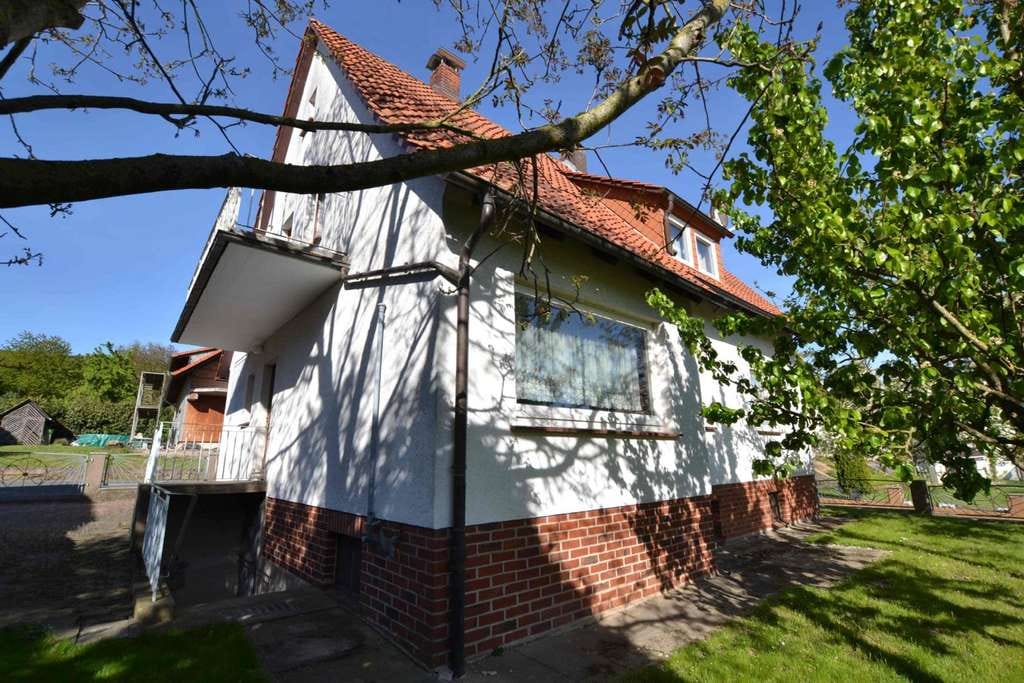 Immobilie in Halle - Freistehendes Einfamilienhaus mit Nebengebäude in 37620 Hunzen! - Bild 2
