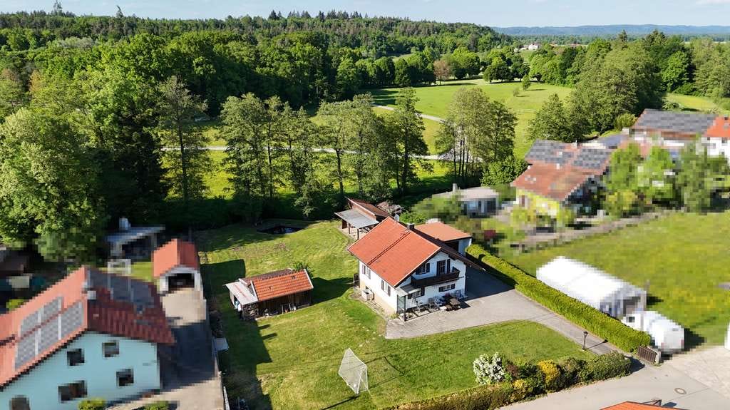 Immobilie in Haiming - Natur und Ruhe pur – Idyllisches Anwesen mit Fischteich, Bachlauf und großem Gartenparadies - Bild 1