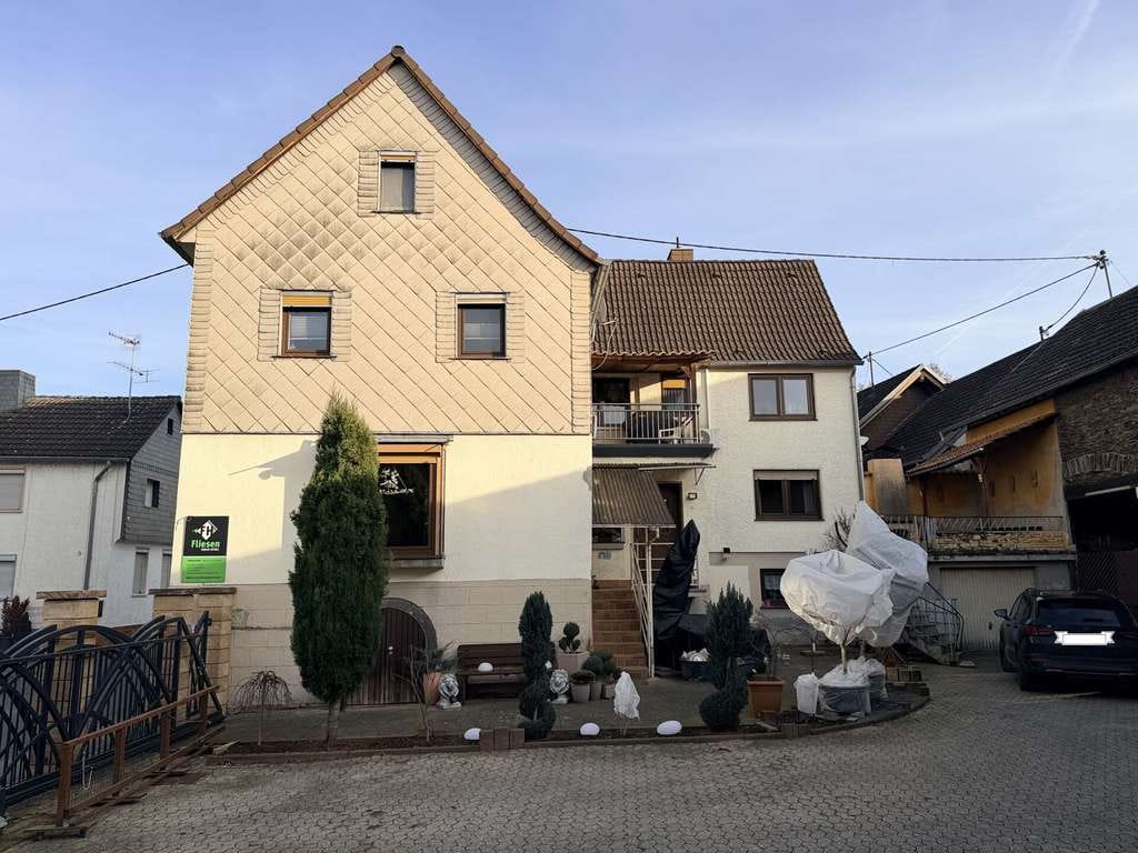 Immobilie in Neuwied - Platz ohne Kompromisse: Großzügiges Wohnhaus mit Scheune und Halle – Ihr Freiraum für Leben und Busi - Bild 1
