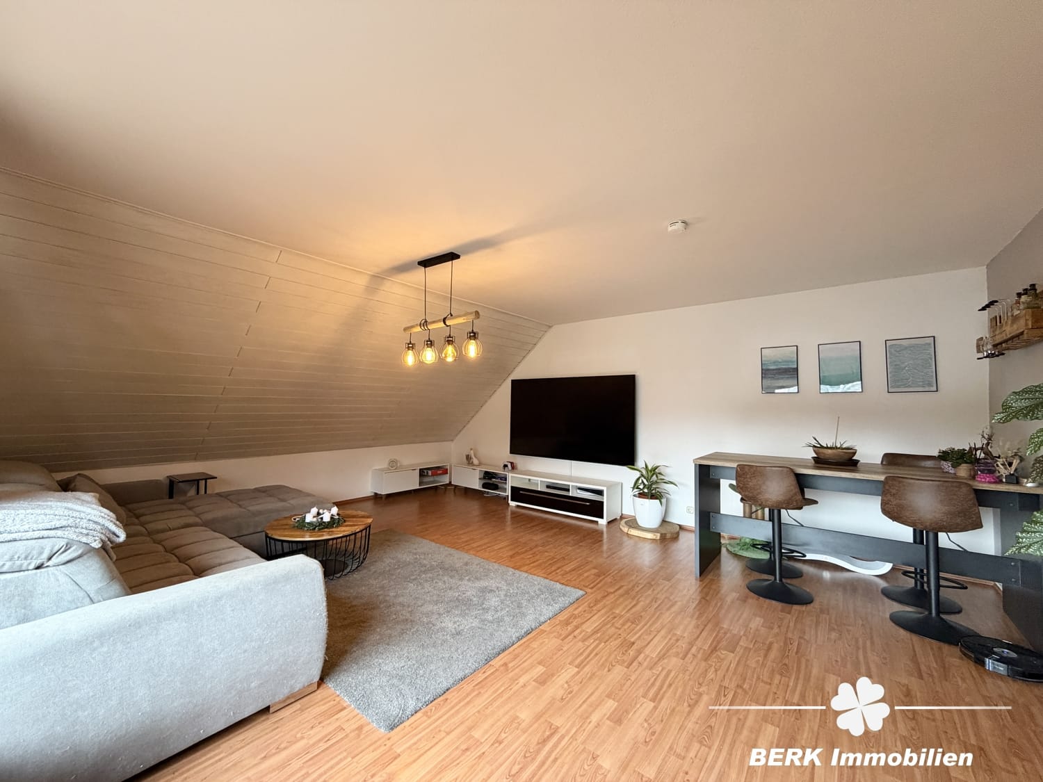 Immobilie in Mespelbrunn - BERK Immobilien – Großzügige 4-Zimmer-Eigentumswohnung mit Balkon & Ausbaupotenzial in Mespelbrunn-Hessenthal - Bild 1