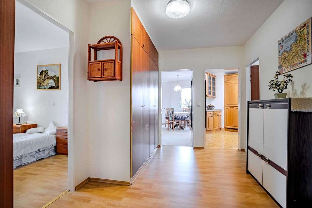 Immobilie in Haan - 101m² für Eigennutzer in Haan -Renovierungsbedürftige Eigentumswohnung mit Balkon, Garagenstellplatz - Bild 2