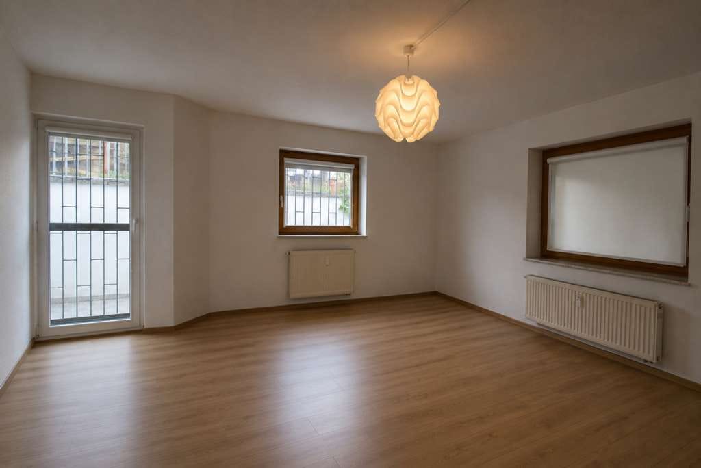 Immobilie in Eppelheim - Wohnqualität auf zwei Ebenen- 5 ZKB Wohnung mit Garten und zwei Stellplätzen - Bild 3