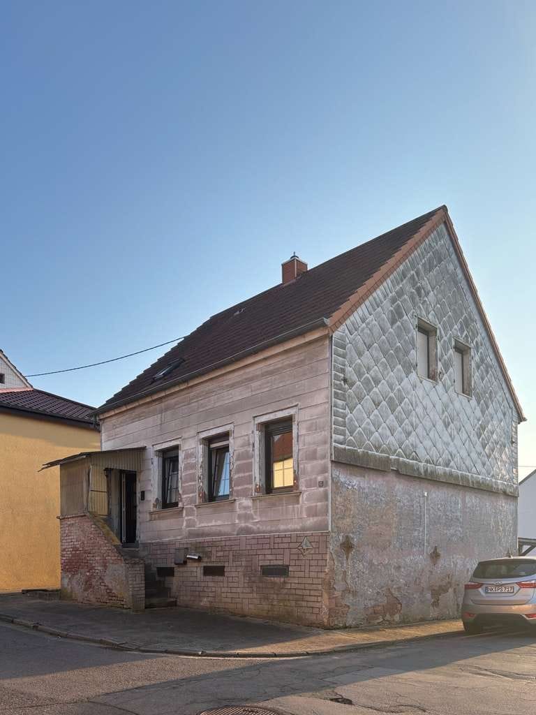 Immobilie in Schiffweiler - Klein aber mein! Einfamilienhaus mit Garage und Garten  - Bild 1