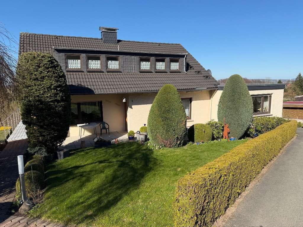 Immobilie in Extertal - Einfamilienhaus 
mit Weserberglandblick
in Extertal-Linderhofe - Bild 1