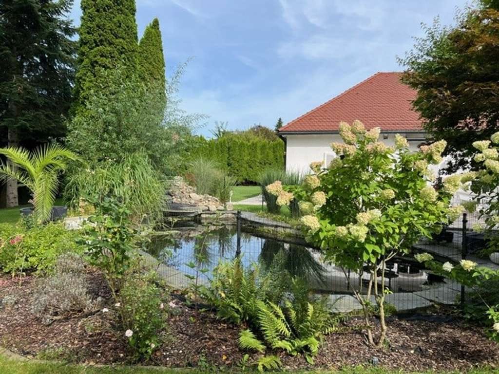 Immobilie in Adelsried - Repräsentative Villa mit imposanter Schwimmhalle auf Traumgrund westlich von Augsburg - Bild 2