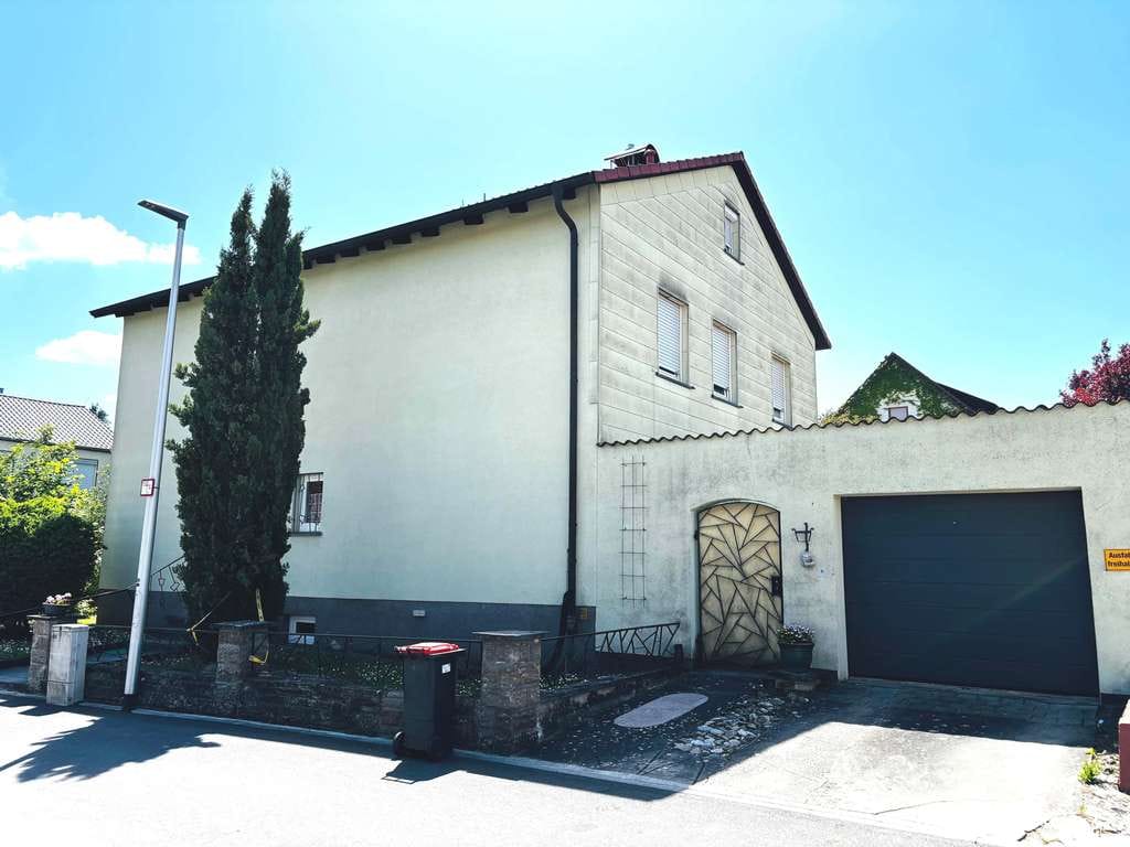 Immobilie in Königsberg in Bayern - Sie wünschen sich viel Platz? Gepflegtes 2 Fam.-Haus mit Garage und Garten im ruhigen, sonnigen Gr� - Bild 4