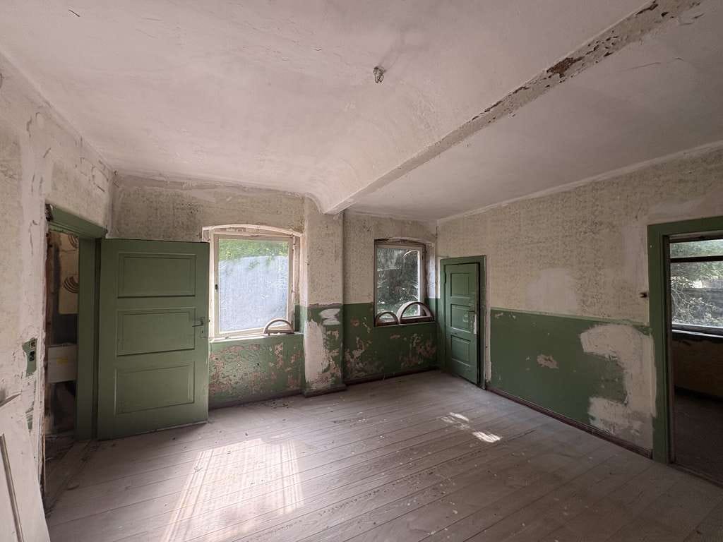 Immobilie in Casekow - Schlossnahes Künstlerdomizil mit Wohnhaus und großzügiger Scheune! - Bild 4