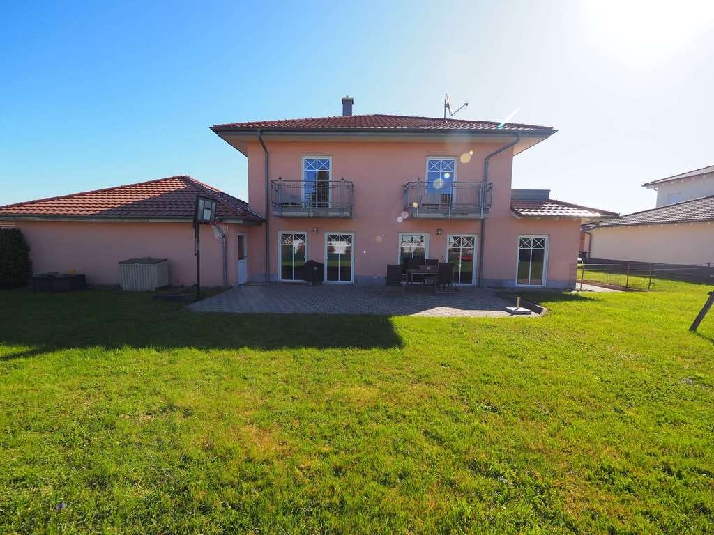 Immobilie in Herschberg - AUSSERGEWÖHNLICHES EINFAMILIENHAUS MIT VIEL PLATZ, DOPPELGARAGE UND SCHÖNEM GARTEN - Bild 1