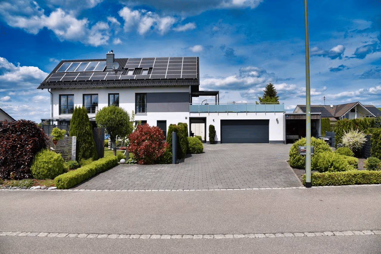 Immobilie in Oberschönegg - Großzügiges Anwesen mit 2 Wohneinheiten, Pool & Traumgrundstück - seltene Gelegenheit im Allgäu - Bild 0