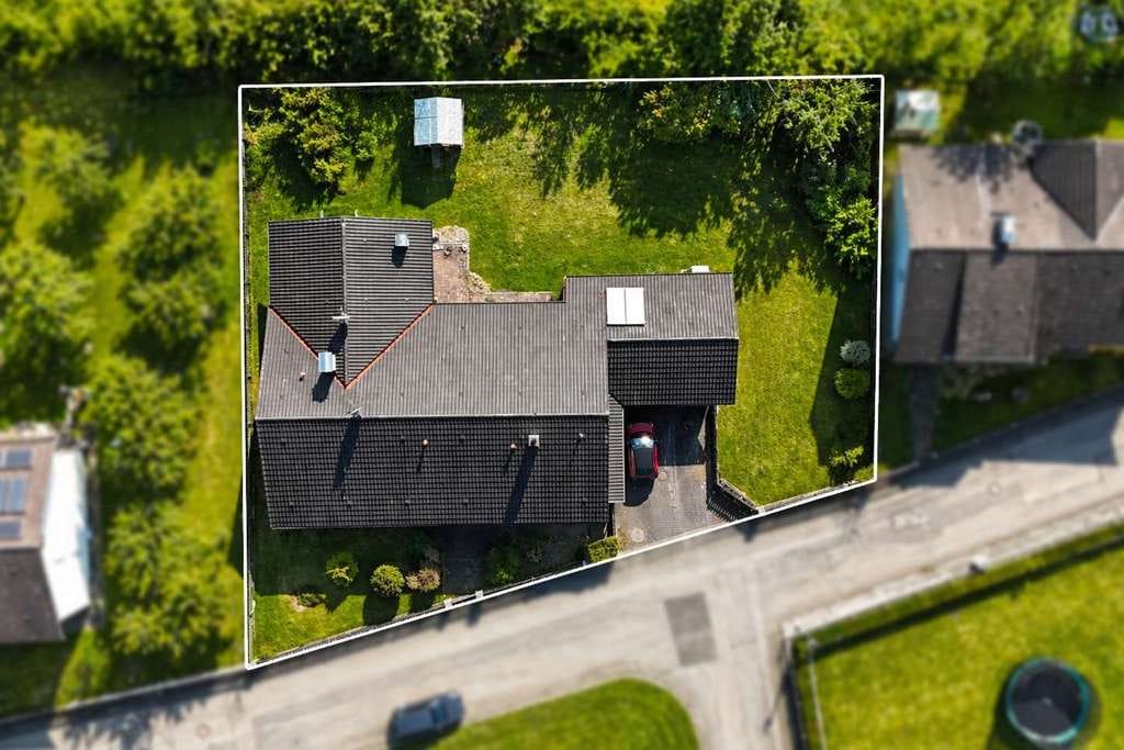 Immobilie in Kirchdorf am Inn - Wohnen auf einer Ebene - Großzügiger Bungalow mit Entwicklungspotenzial in Kirchdorf am Inn - Bild 1