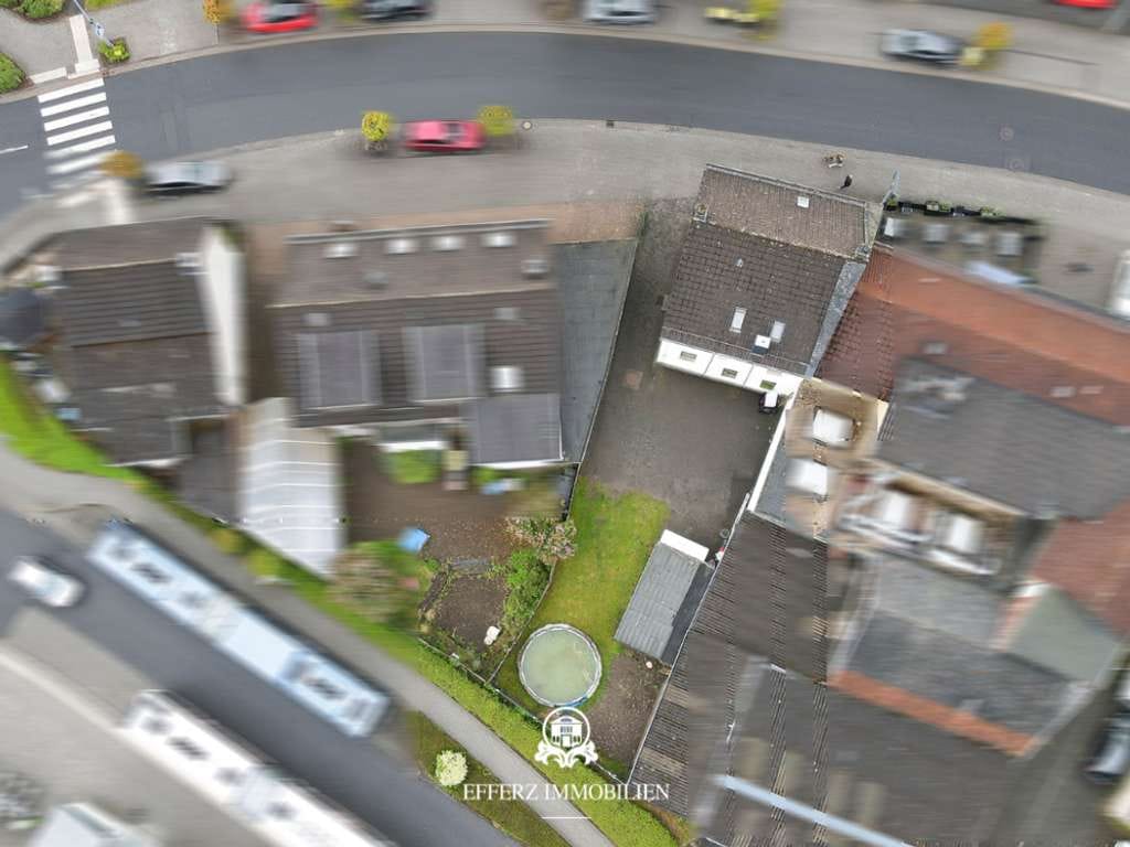 Immobilie in Hellenthal - Kapitalanlage in zentraler Lage
mit drei vermieteten Wohneinheiten! - Bild 1