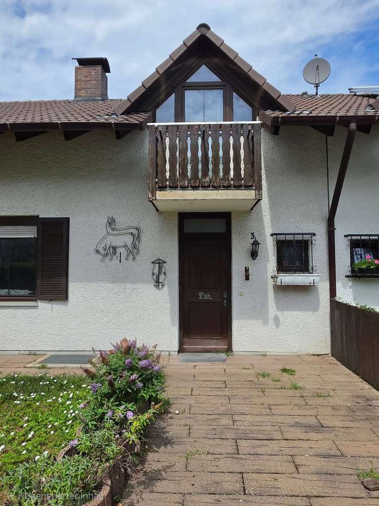 Immobilie in Feldkirchen - Feldkirchen! Doppelhaushälfte mit Garten, Einbauküche, Kachelofen, Keller, Schuppen und Garage! - Bild 2