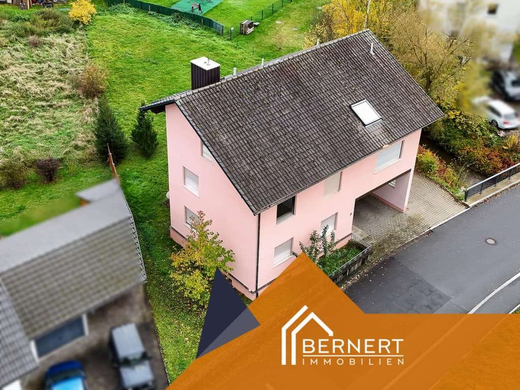Immobilie in Lichtenfels - Großzügiges Dreifamilienhaus mit Balkon, Terrasse und vielseitigem Nutzungspotenzial - Bild 2