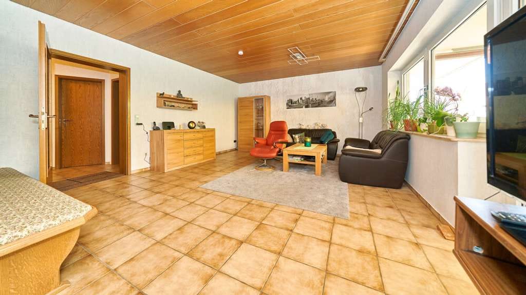 Immobilie in Bönnigheim - Hier beginnt Ihr neues Familienglück – 
Ein- bis Zweifamilienhaus
zentrumsnah im Grünen! - Bild 4