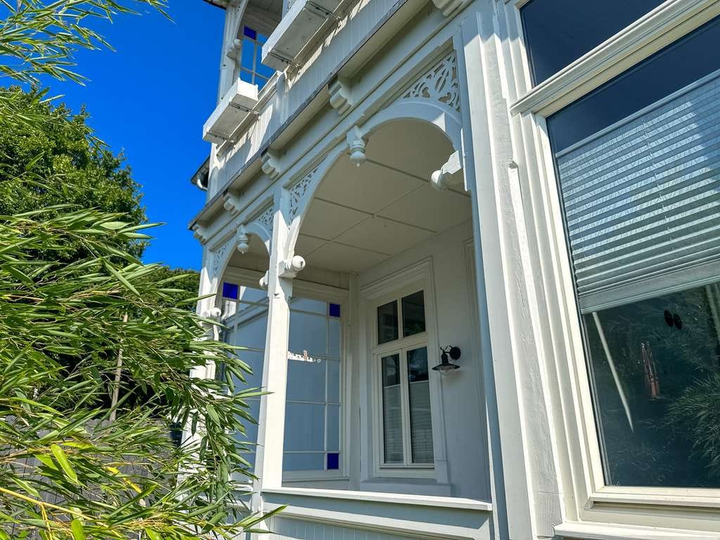 Immobilie in Sellin - Villa in Sellin // Mit repräsentativem Hinterhaus für Gewerbe (Praxis, Kanzlei etc.) // Strandnah - Bild 1