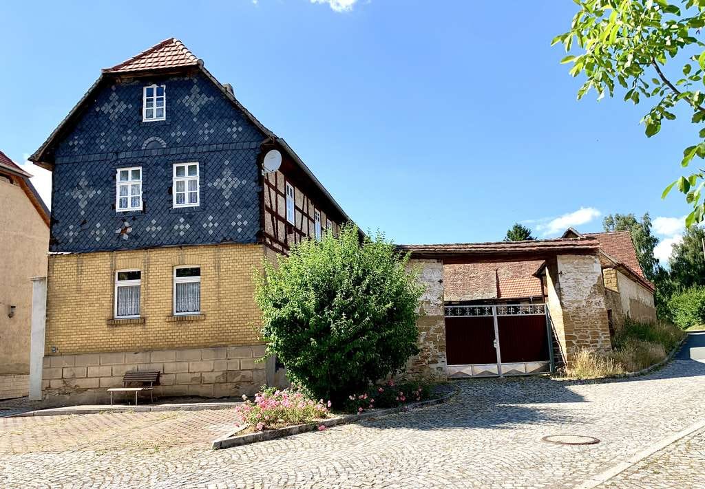 Immobilie in Ilmtal-Weinstraße - Weitläufiger 3-Seitenhof in ruhiger Lage – Stadt nah zu Weimar - Bild 1